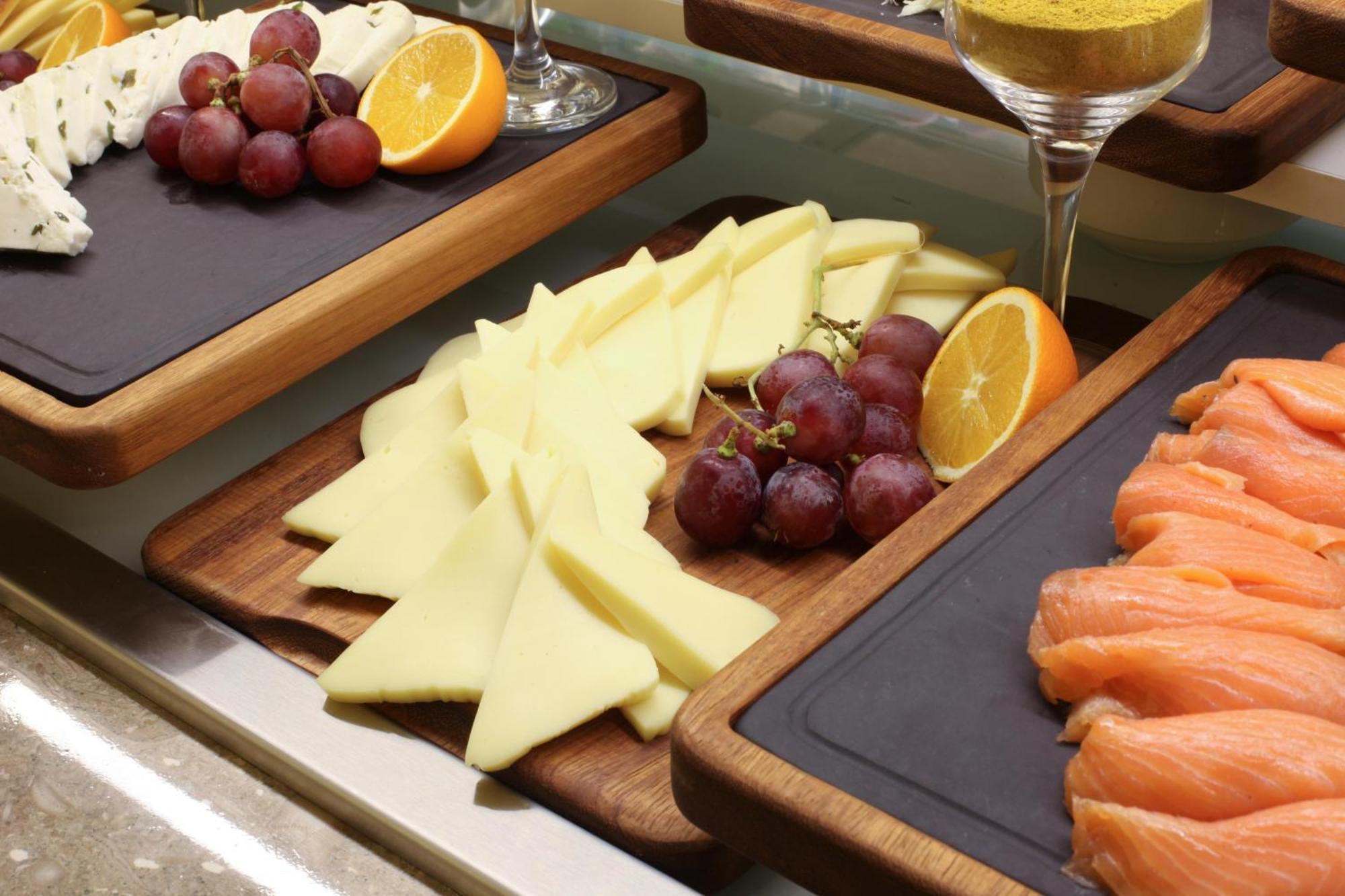 Bentley Hotel Bosphorus - Special Class Istanbul Exterior foto A cheese platter