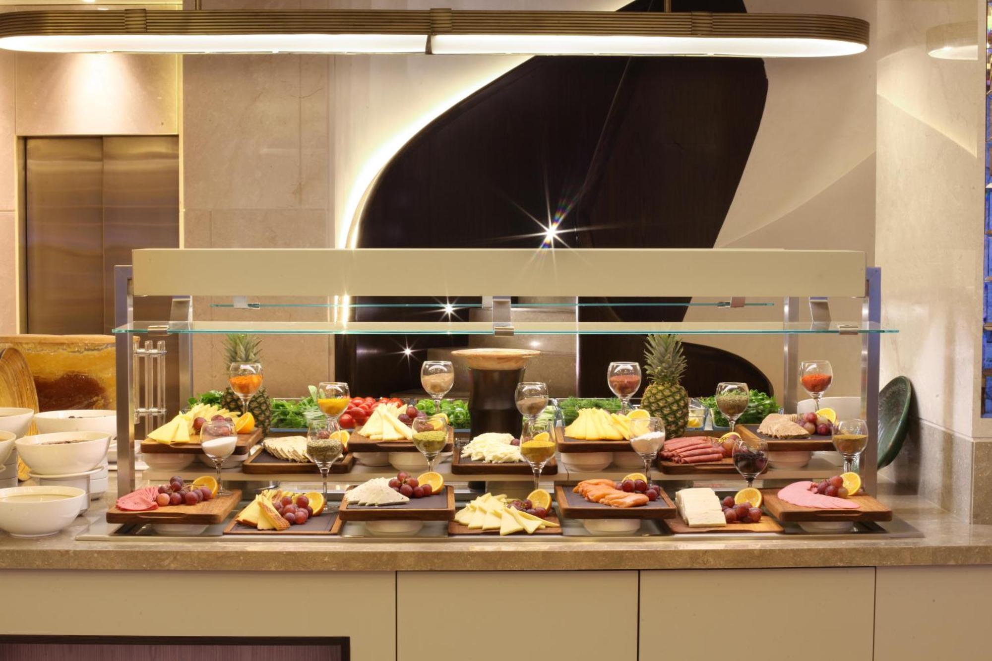 Bentley Hotel Bosphorus - Special Class Istanbul Exterior foto A cheese display
