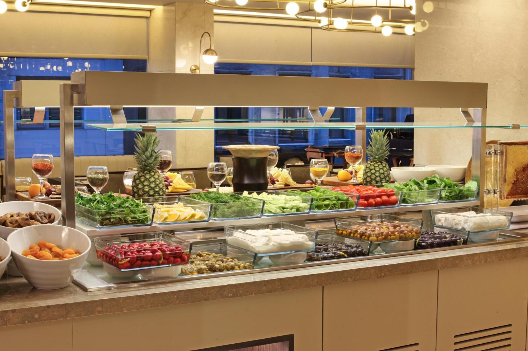 Bentley Hotel Bosphorus - Special Class Istanbul Exterior foto A salad bar