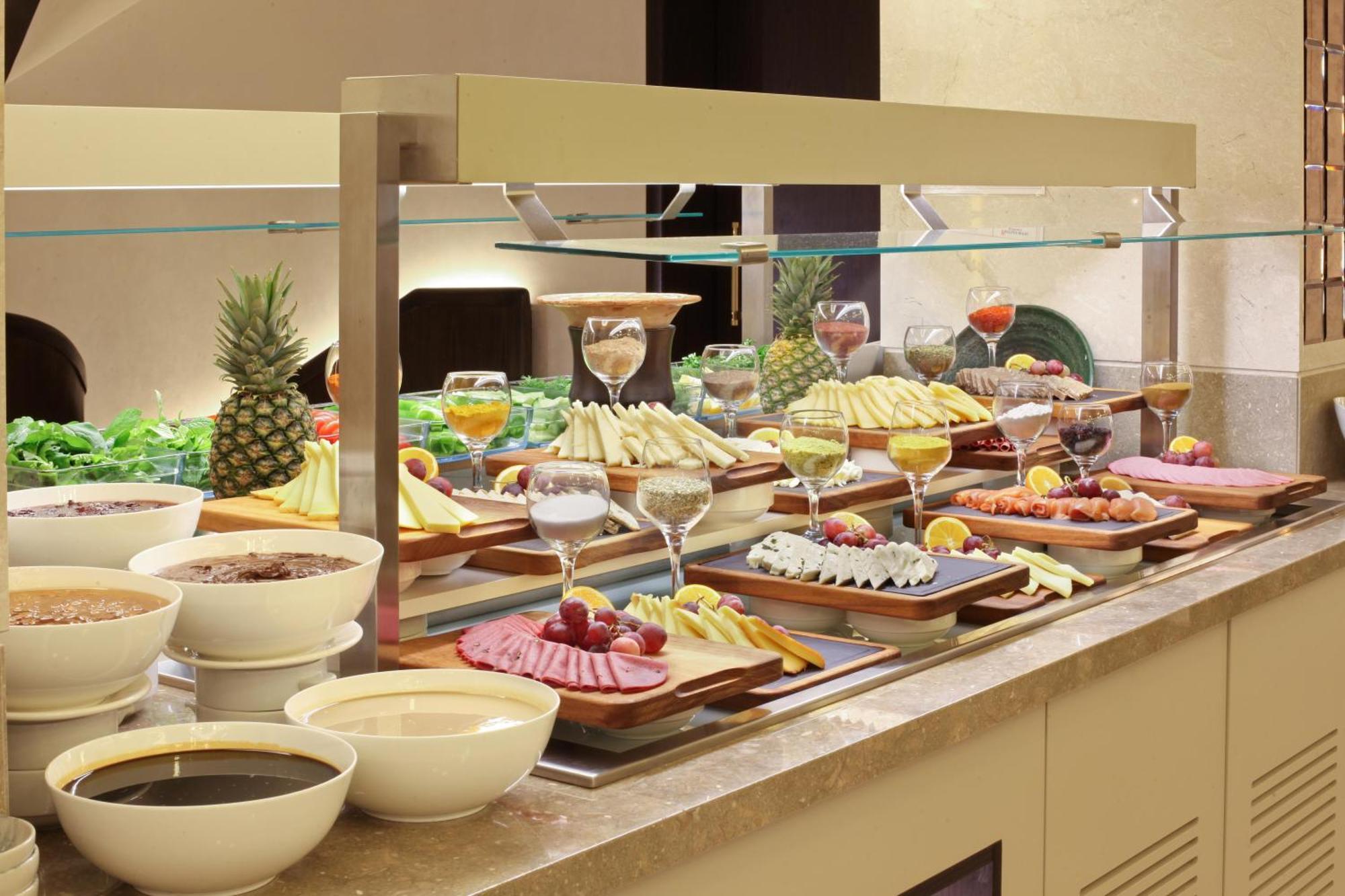 Bentley Hotel Bosphorus - Special Class Istanbul Exterior foto A buffet at a hotel