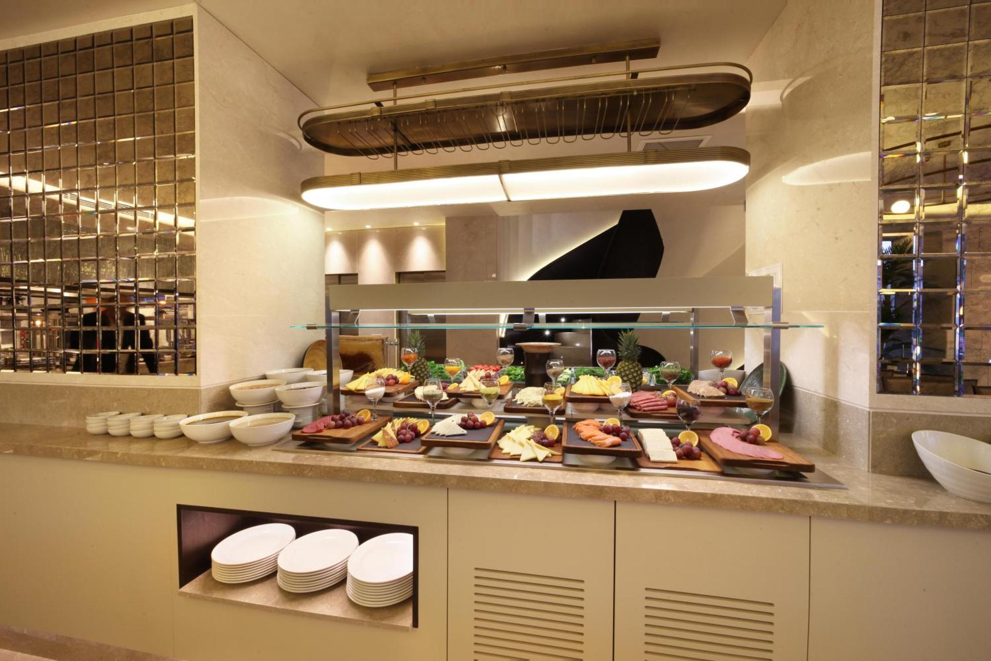 Bentley Hotel Bosphorus - Special Class Istanbul Exterior foto A buffet at a hotel