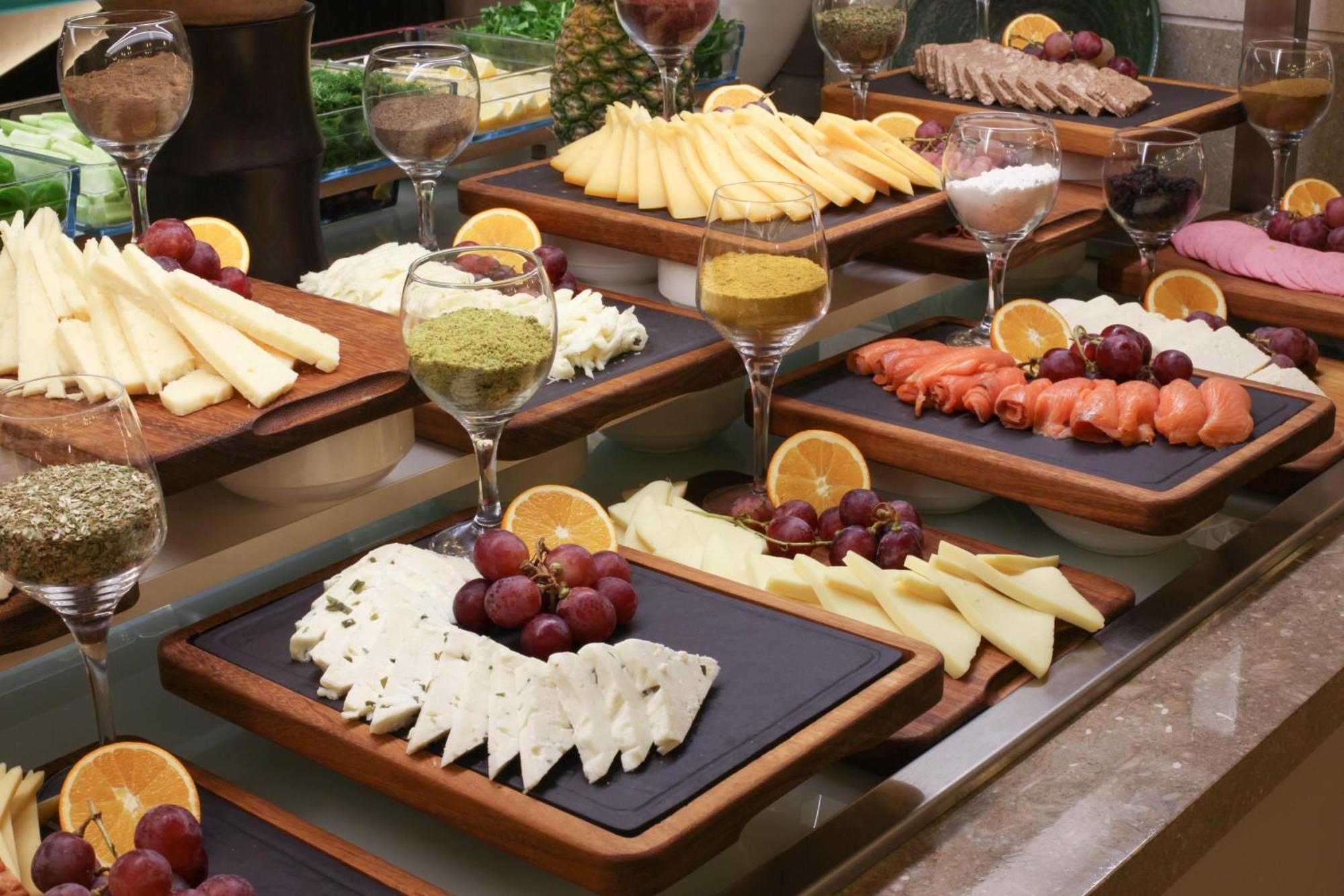 Bentley Hotel Bosphorus - Special Class Istanbul Exterior foto A cheese platter