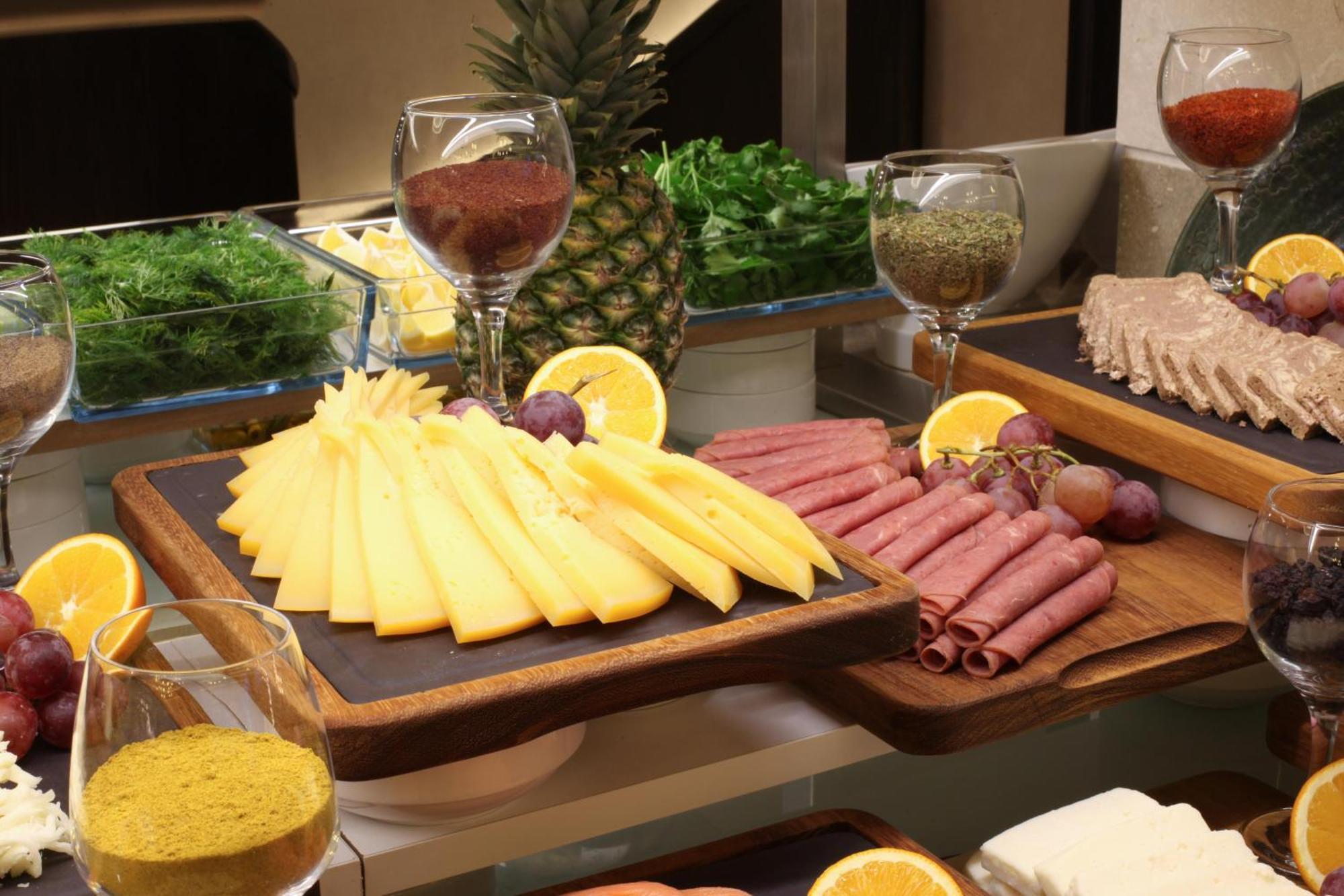 Bentley Hotel Bosphorus - Special Class Istanbul Exterior foto A buffet at a hotel