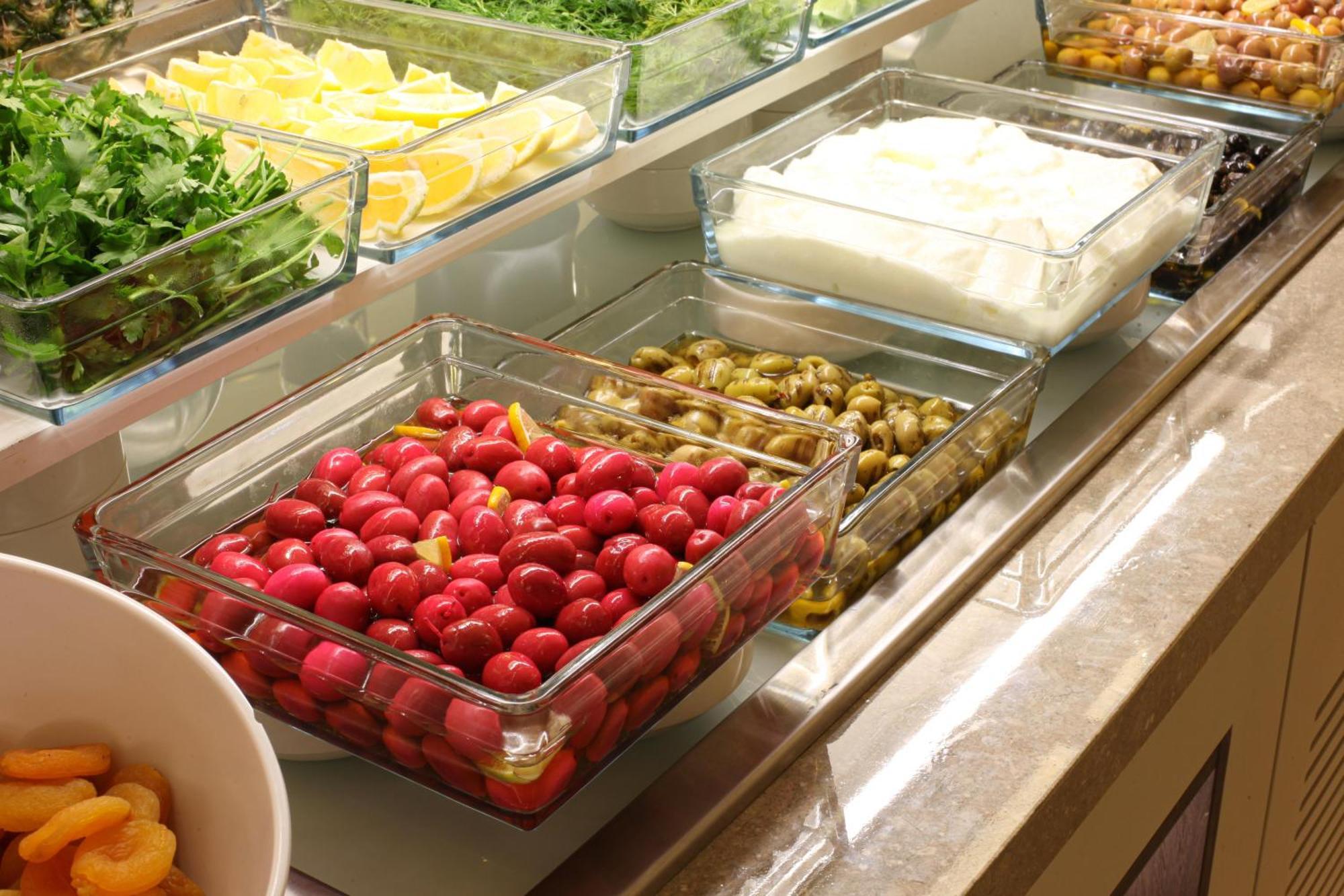 Bentley Hotel Bosphorus - Special Class Istanbul Exterior foto Cherry tomatoes and olives