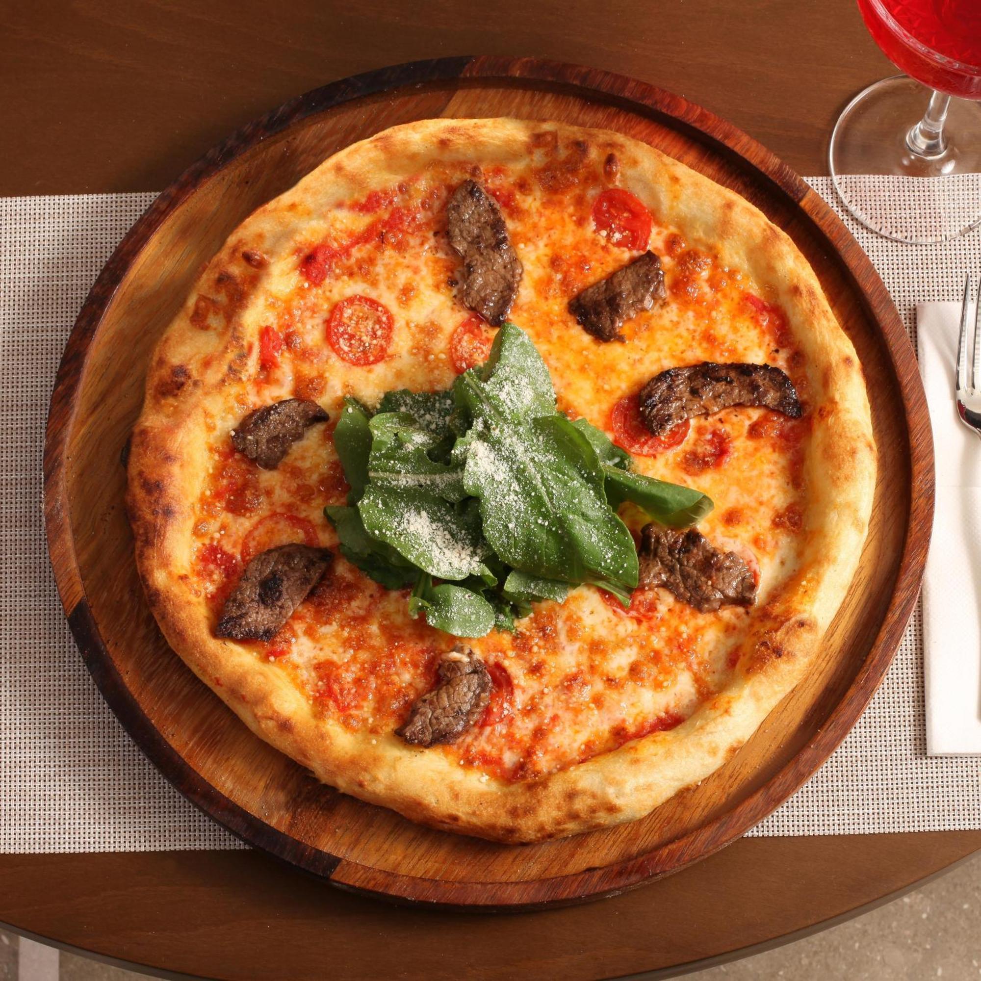 Bentley Hotel Bosphorus - Special Class Istanbul Exterior foto A pizza with spinach